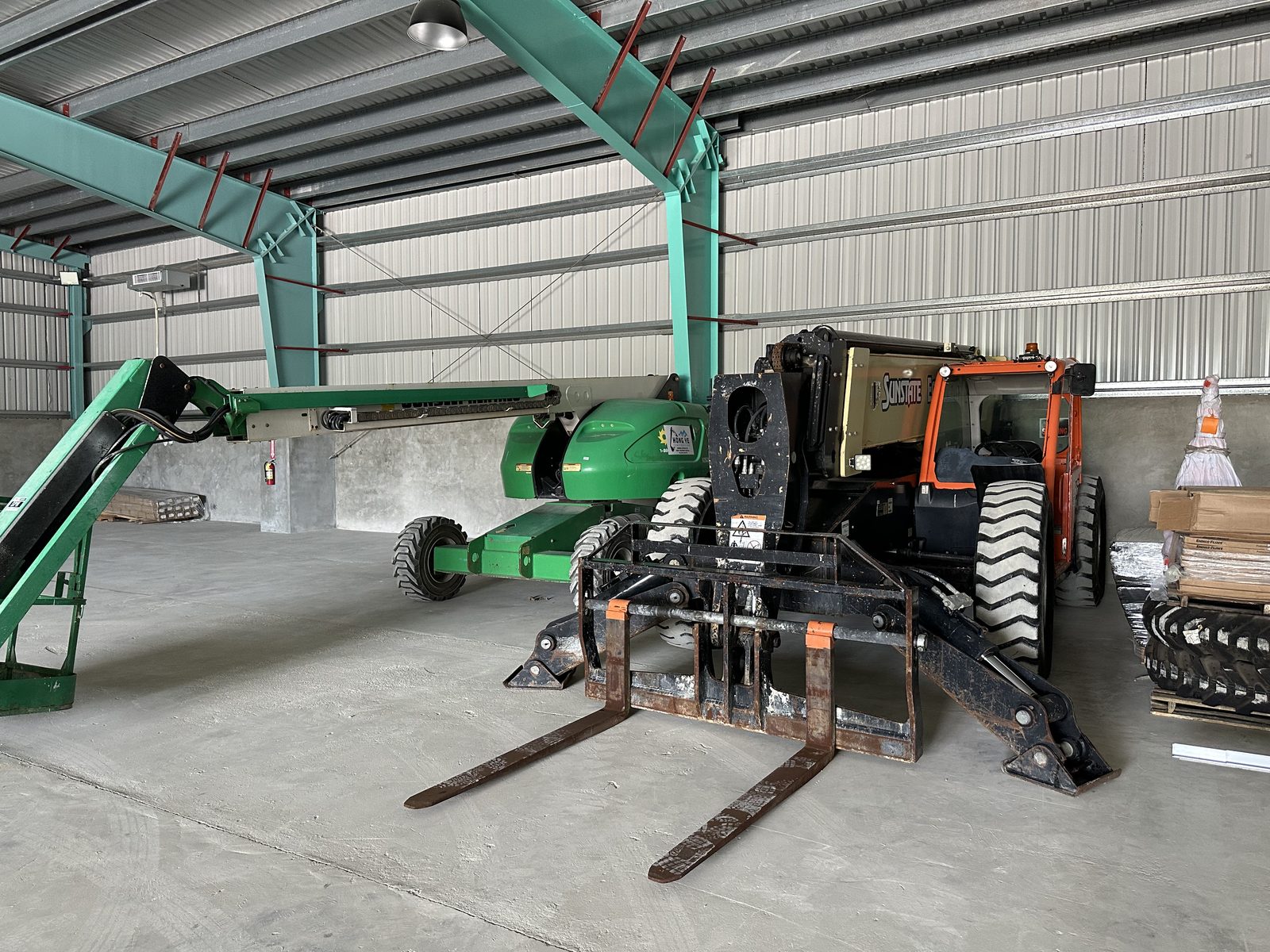 Hong Ye heavy equipment yard with excavators and loaders