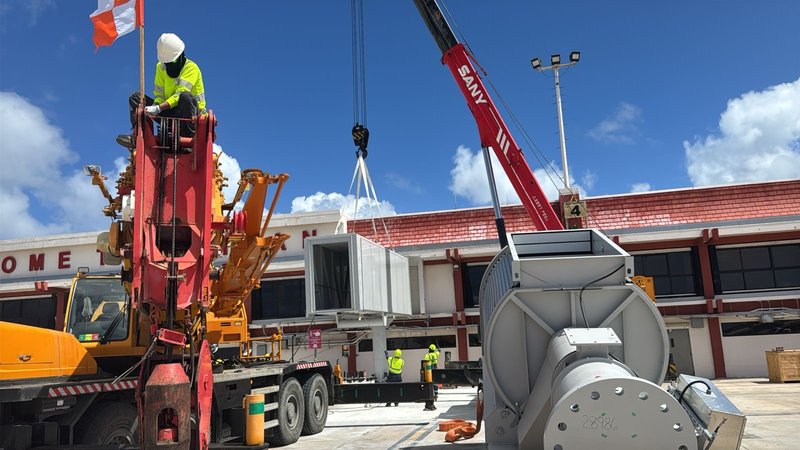 PBB crane operations at terminal